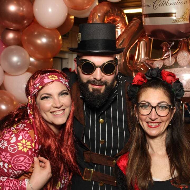 Gruppenfoto an der Photorella-Box